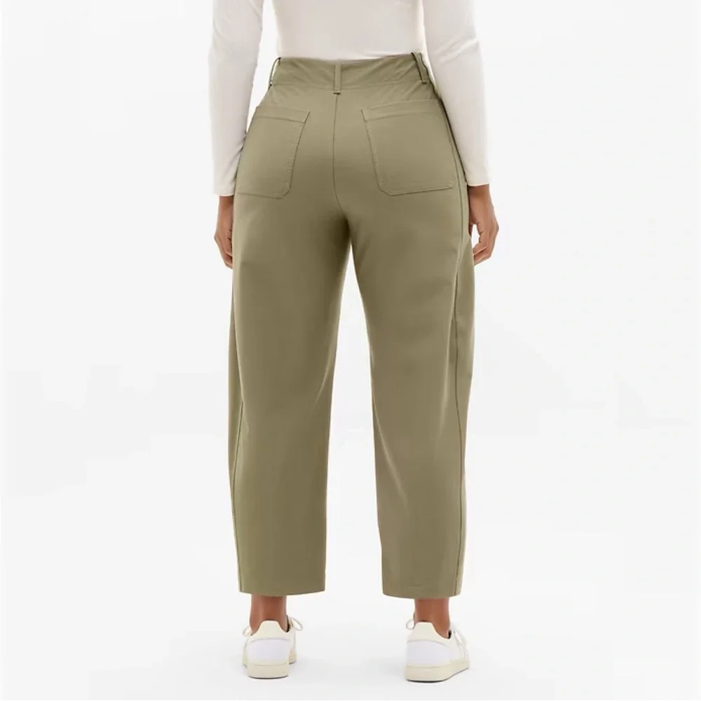 Athleta Skyline Barrel Pants 4 Olive Green Casual Sporty Minimalist Comfort Chic - Picture 3 of 14